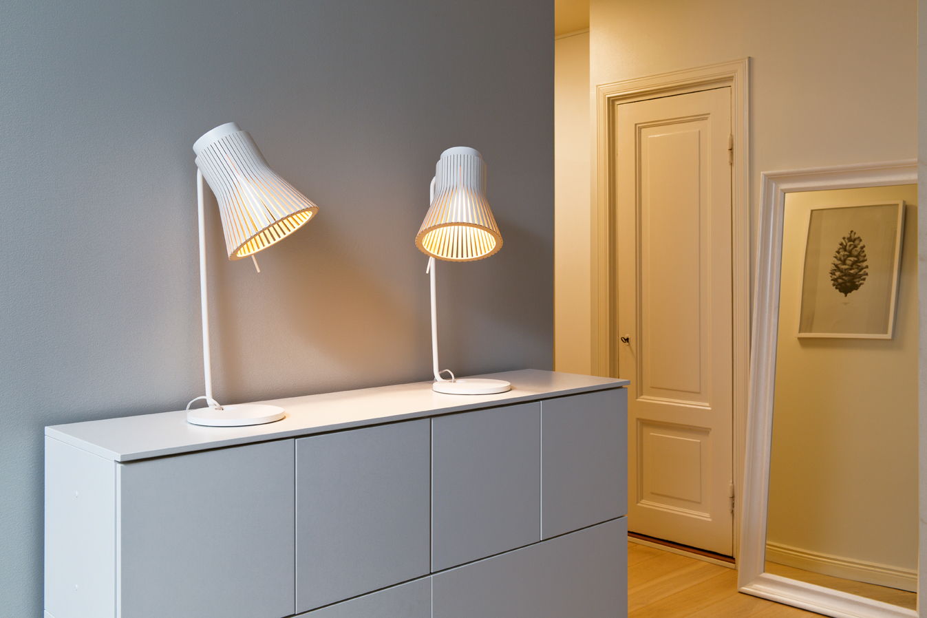 Petite 4620 bordslampa i hemmet